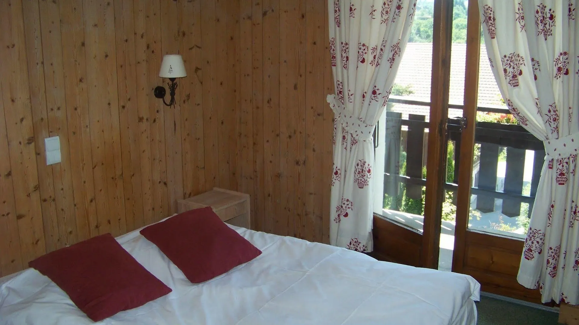 Hotel Le Caprice Des Neiges Combloux 2*,